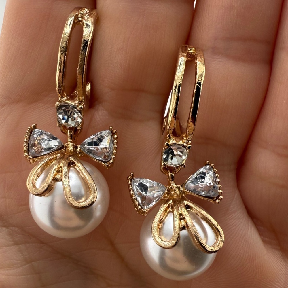 Beautiful Gold Bow Pearl Earrings